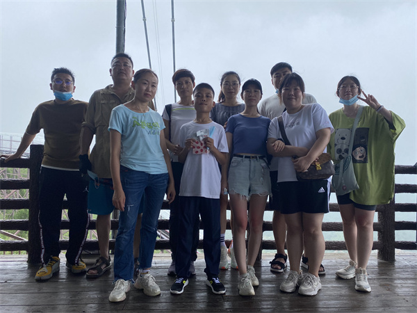 定期組織員工旅游營造輕松愉快的活動氣氛，努力為員工提供良好的工作和休閑環境，激發員工的集體意識和團隊精神，增強企業的凝聚力。(圖3)